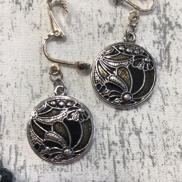 Vintage Black Beaded Choker Necklace & Earrings; with 5 Clear Rhinestones - Picture 4 of 10